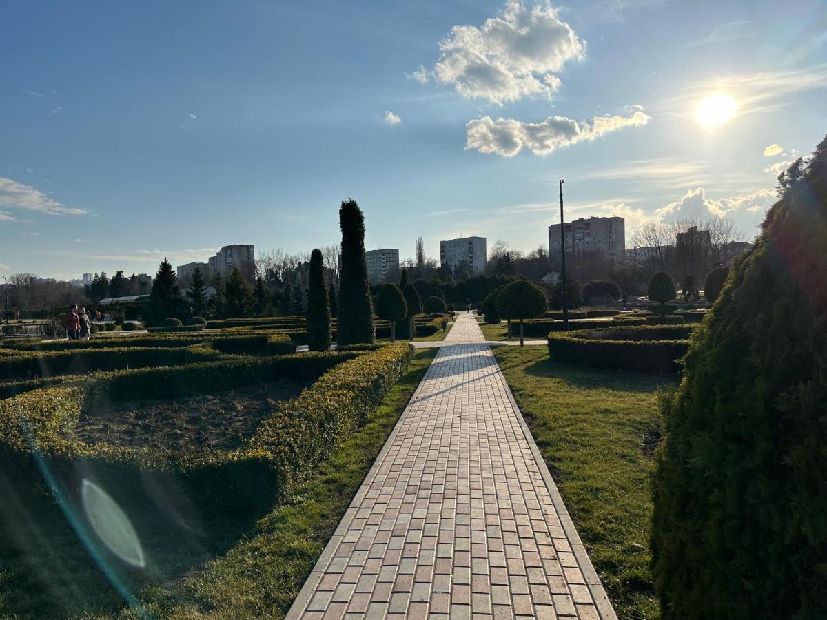 Апартаменти Fantastic View On Chisinau Center - Super Fast Wifi - Two Botanical Gardens - 2Br Екстер'єр фото